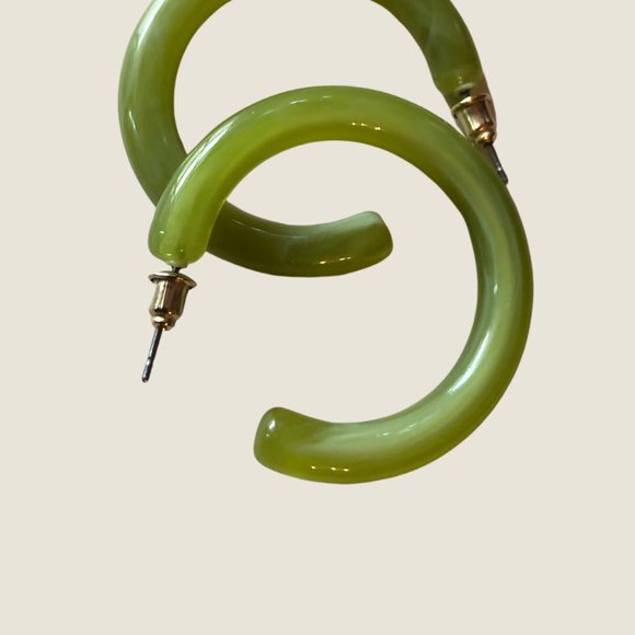 $15 💚 2 For $20 Vintage Style Green Acrylic Hoop Earrings - Picture 4 of 7